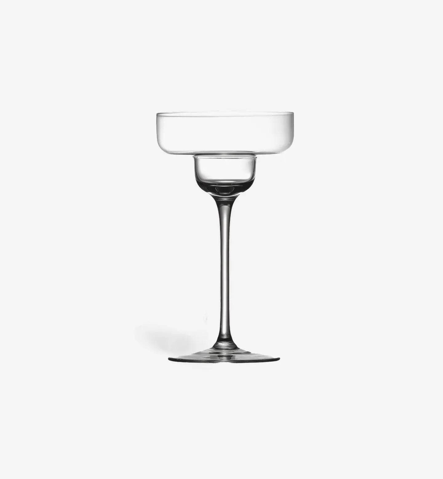 Verre à cocktail 125 ml en forme de plateau creusé. Design sculptural et élégant pour cocktails raffinés et apéritifs stylés.