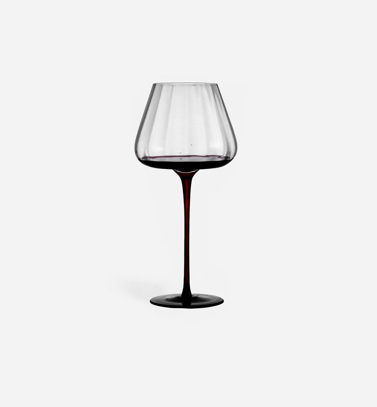 Verre à vin rouge 720ml au sommet refermé avec motif ondulé, idéal pour sublimer les arômes des grands crus et vins complexes lors de dégustations raffinées.