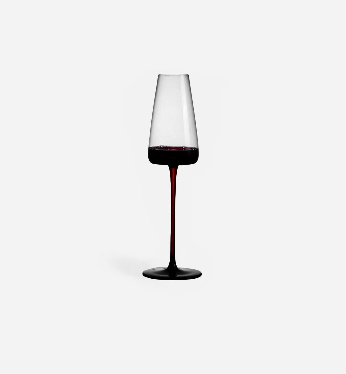 Verre à vin rouge 270ml, fin et resserré pour concentrer les arômes. Parfait pour vins rouges légers et dégustations raffinées.