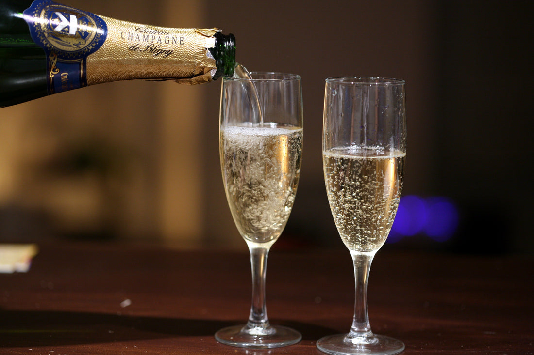 Comment déguster le champagne comme un expert : les 5 étapes clés