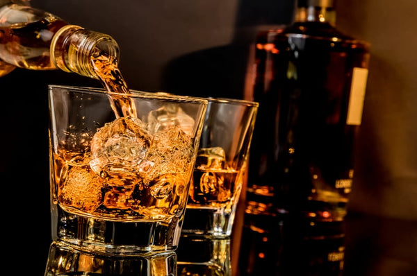 Meilleur verre à whisky : Guide 2026 pour une dégustation parfaite