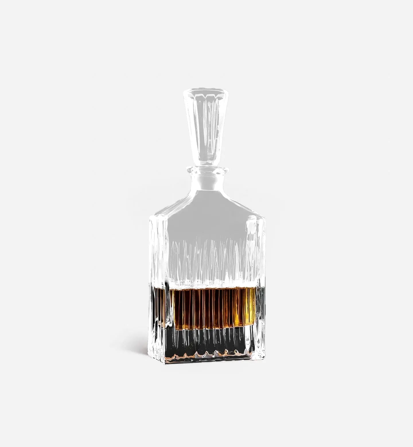 Carafe à whisky en cristal Stri de 650 ml, avec rayures verticales estompées. Design élégant et moderne pour une présentation raffinée de vos spiritueux.