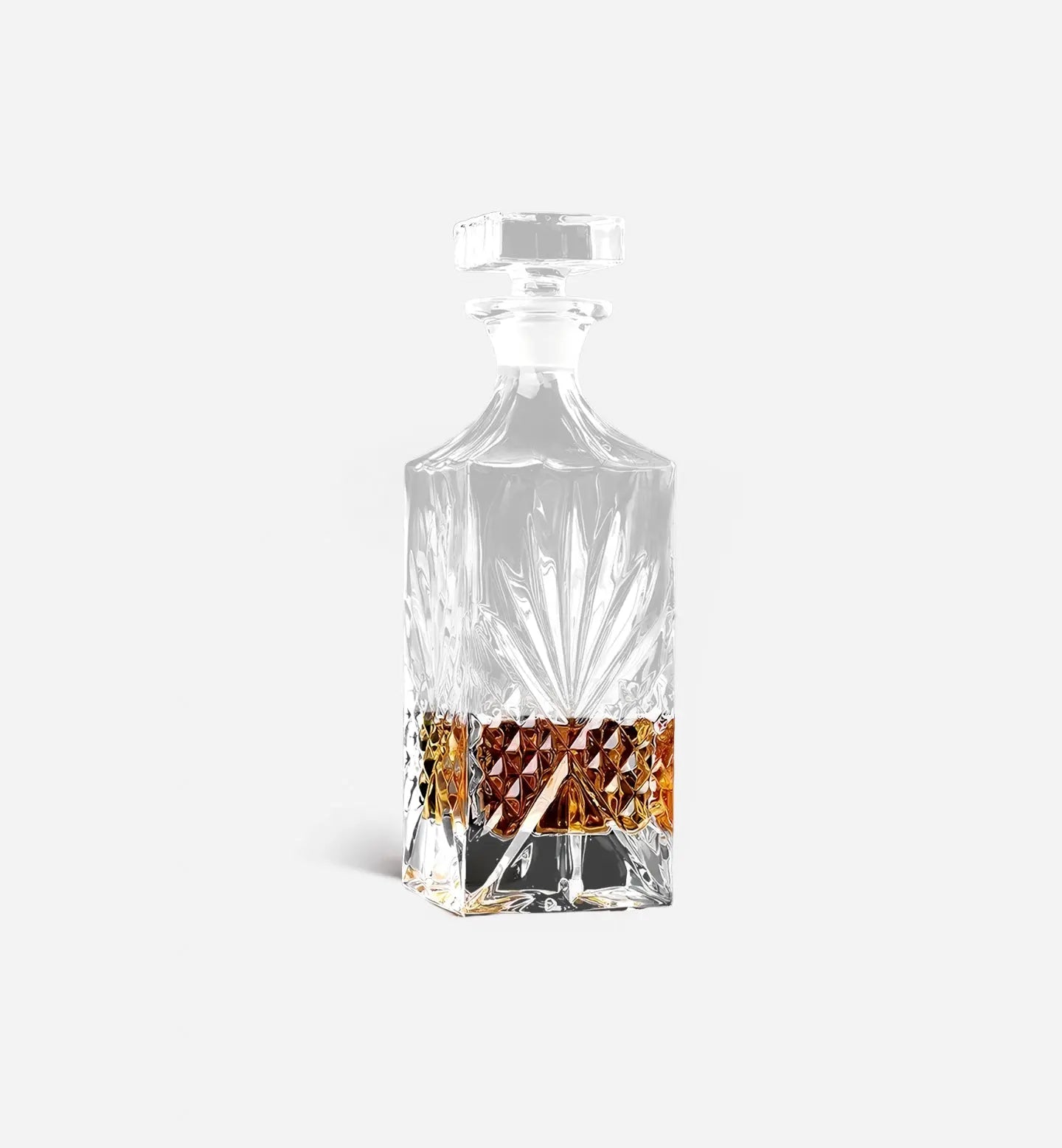 Carafe à whisky Vintage en cristal, design complexe et raffiné. Capacité 750 ml, idéale pour une dégustation élégante et authentique.