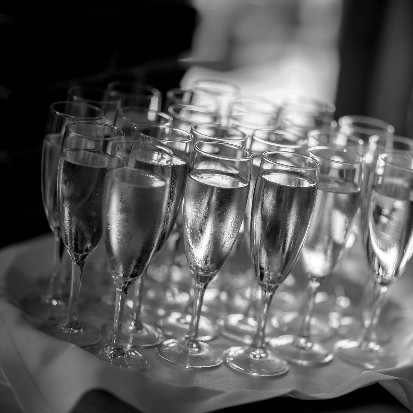 Notre philosophie

Une pièce bien choisie ne cherche pas à se faire remarquer, mais à s’imposer naturellement. Chaque article proposé reflète une sélection exigeante, guidée par le goût du détail discret, de la forme juste et de la matière noble.

L’accent est mis sur la cohérence, la durabilité et la présence silencieuse. Les pièces proviennent du monde entier et sont choisient pour la qualité de leur exécution et leur sens du raffinement.
Rien n’est laissé au hasard.