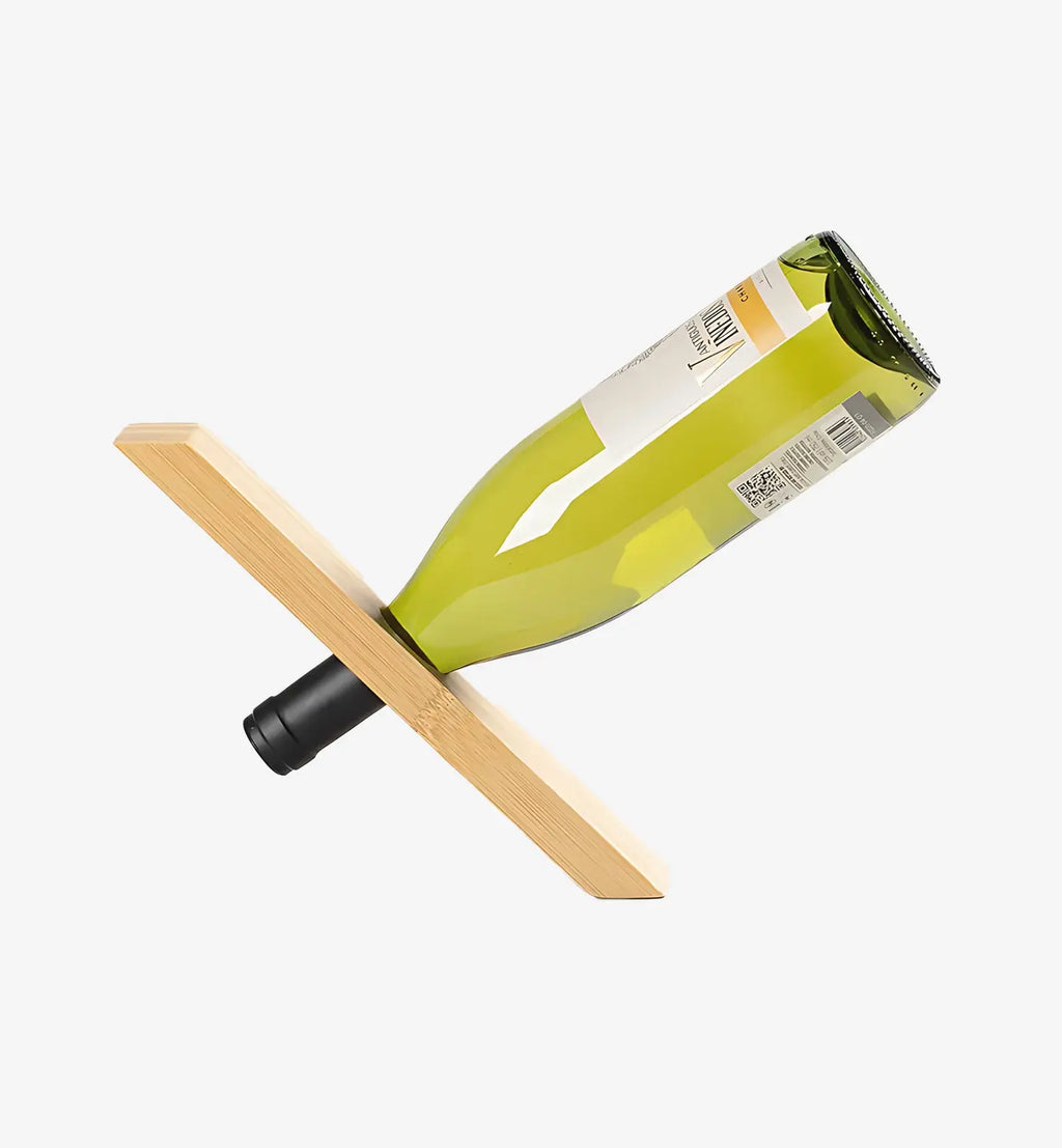 Porte bouteille Line en bois avec bouteille de vin, vue de face sur fond blanc