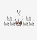 Service à whisky en cristal Accordeon — carafe et verres, vue de face sur fond blanc