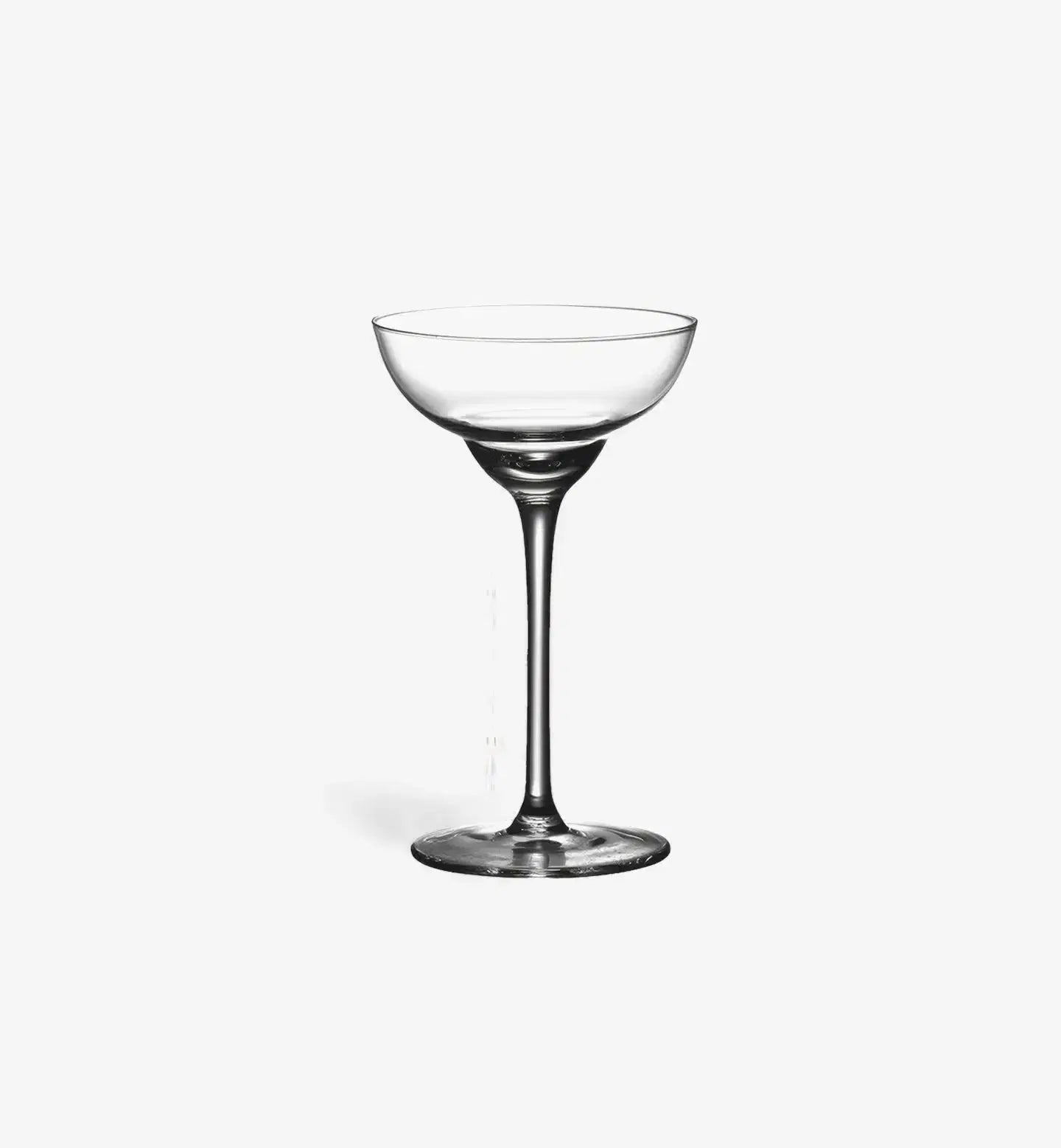 Verre à cocktail Iris 140 ml, design contemporain, vue de face sur fond blanc