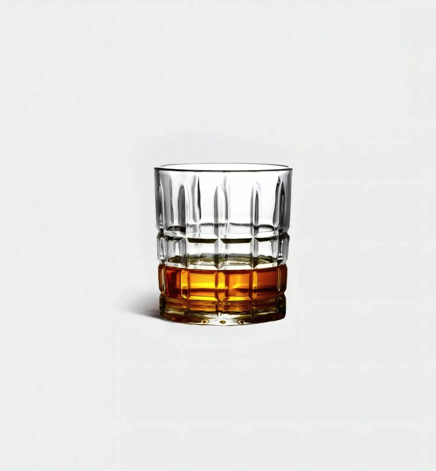 Verre à whisky 300 ml avec motif damier grenades élégant, alliant confort et style pour sublimer chaque dégustation raffinée.