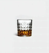 Verre à whisky Mosaïque 340 ml, motif en relief, vue de face sur fond blanc