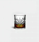 Verre à whisky Pyramide 320 ml, motif en relief, vue de face sur fond blanc