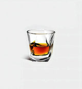 Verre à whisky Torsade 230 ml, motif en relief, vue de face sur fond blanc