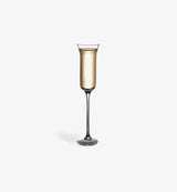 Flûte à champagne Crown 165 ml, silhouette élancée, vue de face sur fond blanc