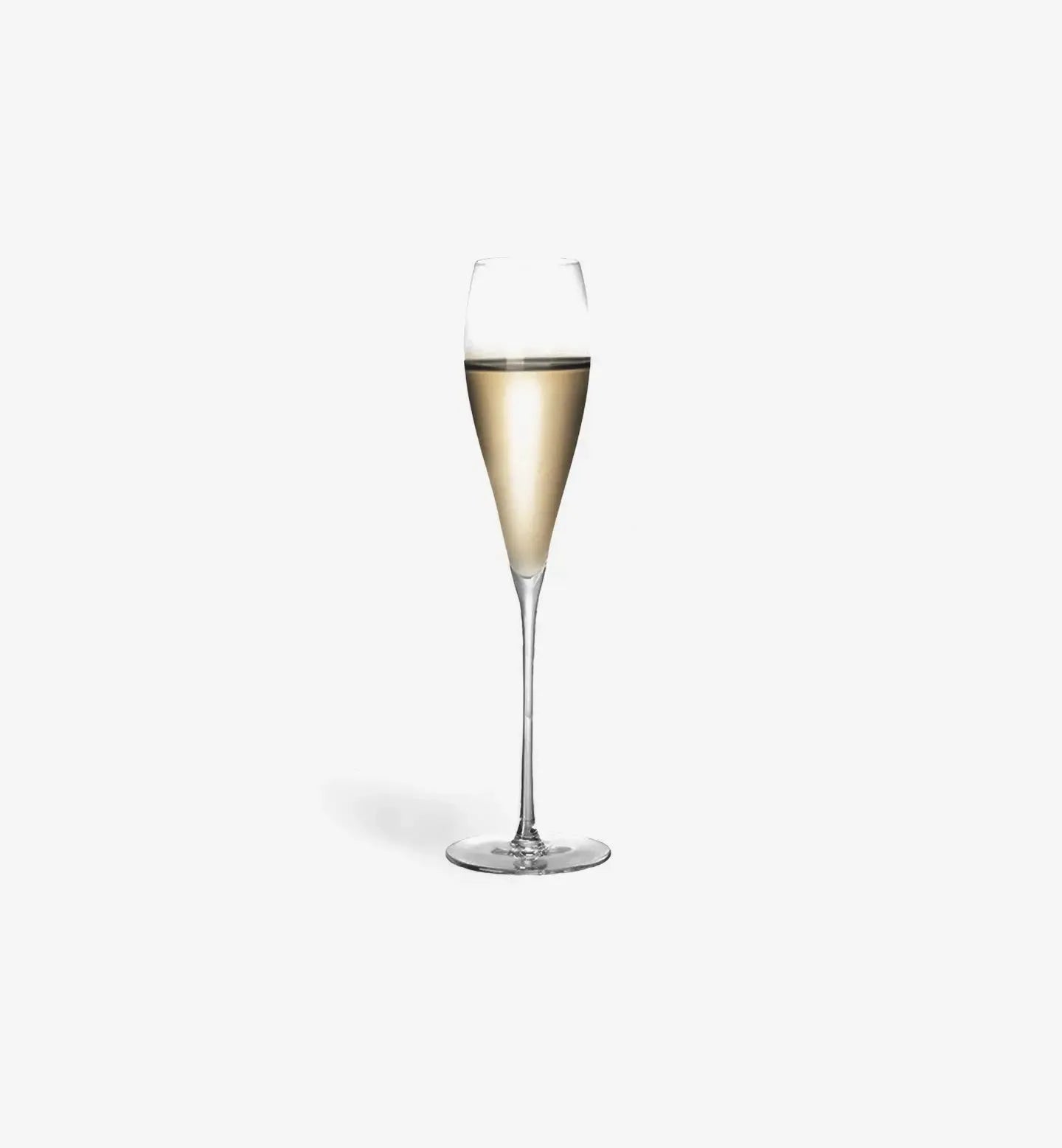 Ce verre à champagne 200 ml au design bombé et organique sublime vos bulles fines et cocktails pétillants avec élégance et originalité.