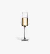 Flûte à champagne Strie 195 ml, silhouette élancée, vue de face sur fond blanc