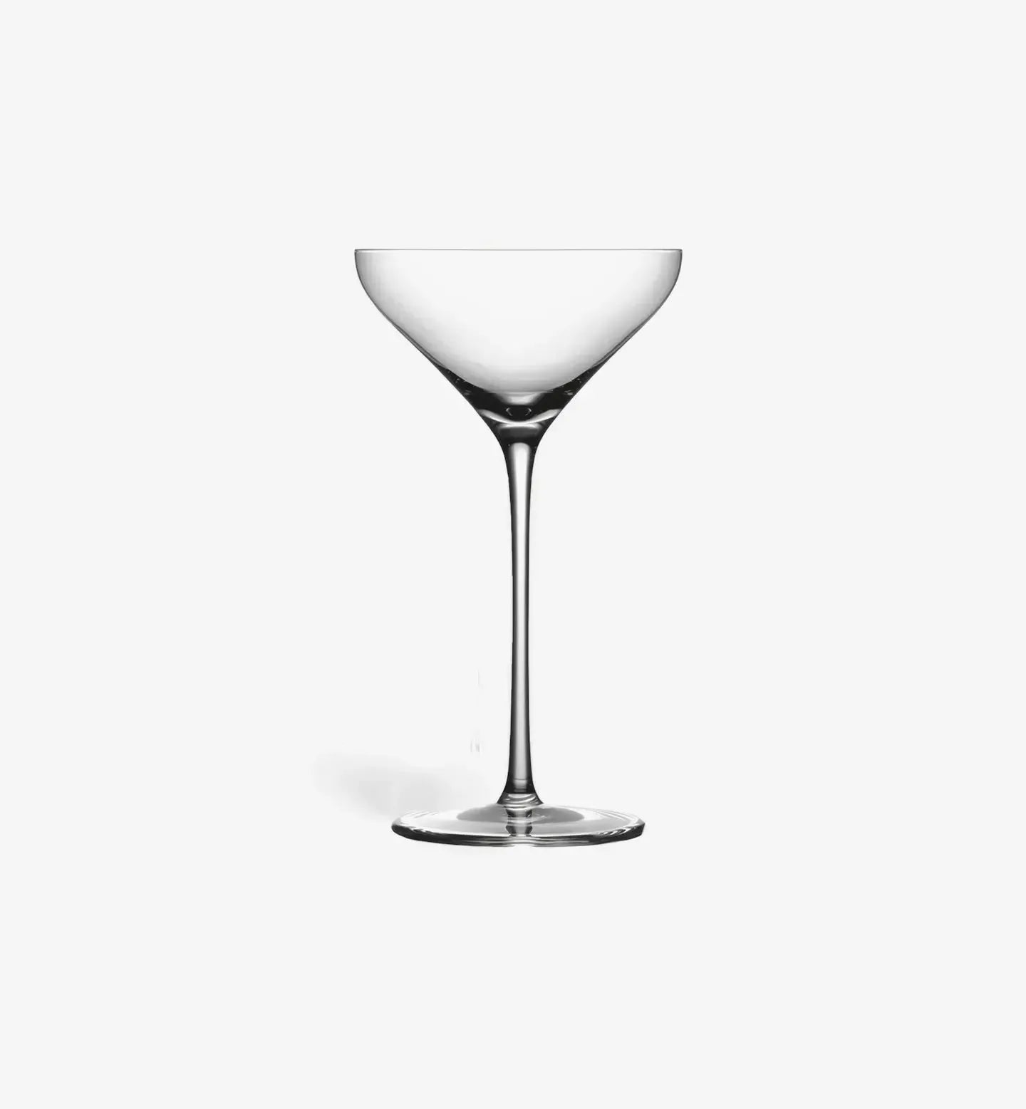 Verre à cocktail 130 ml en V incurvé, design sobre et raffiné. Idéal pour cocktails élégants, apéritifs et vins légers.
