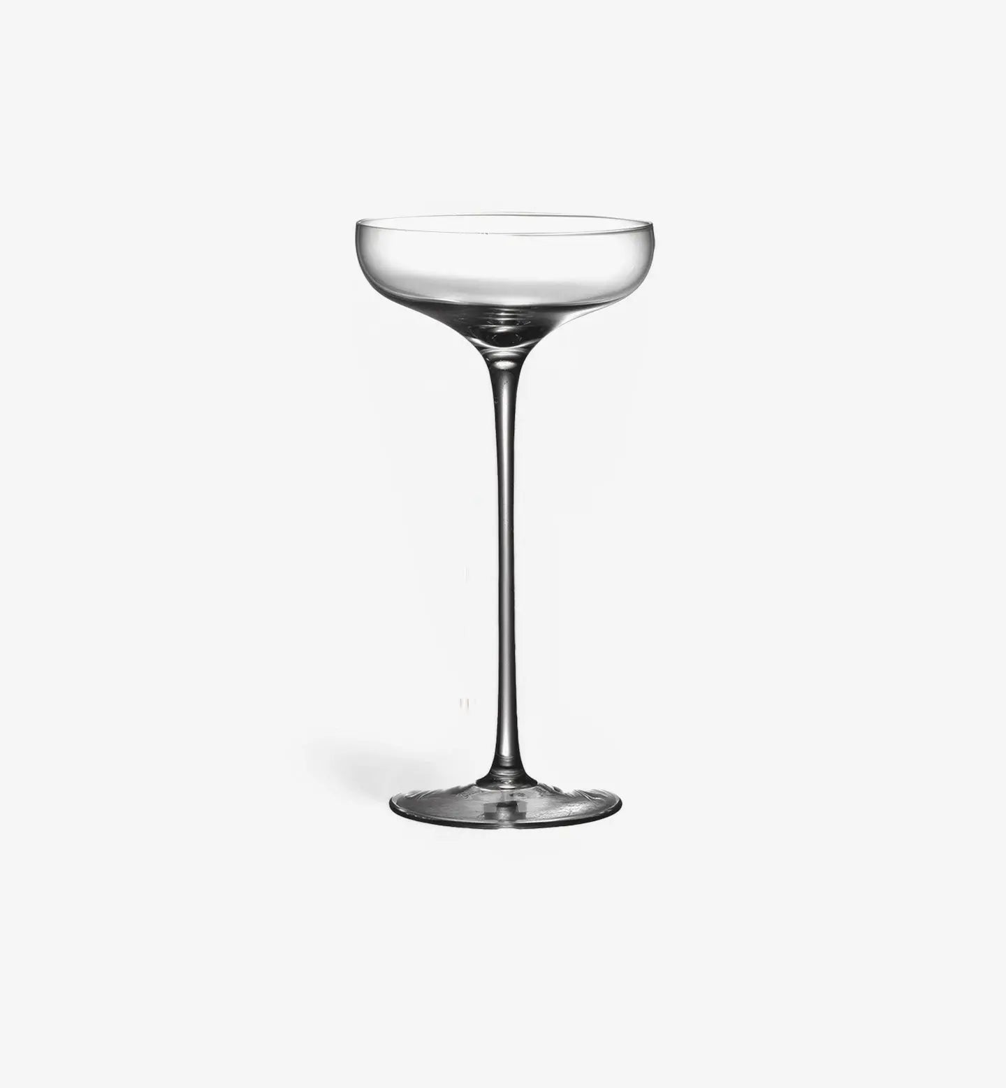 Verre à cocktail 240 ml au design élancé et architectural. Parfait pour cocktails haut de gamme, vins et margaritas. Élégance et style uniques.