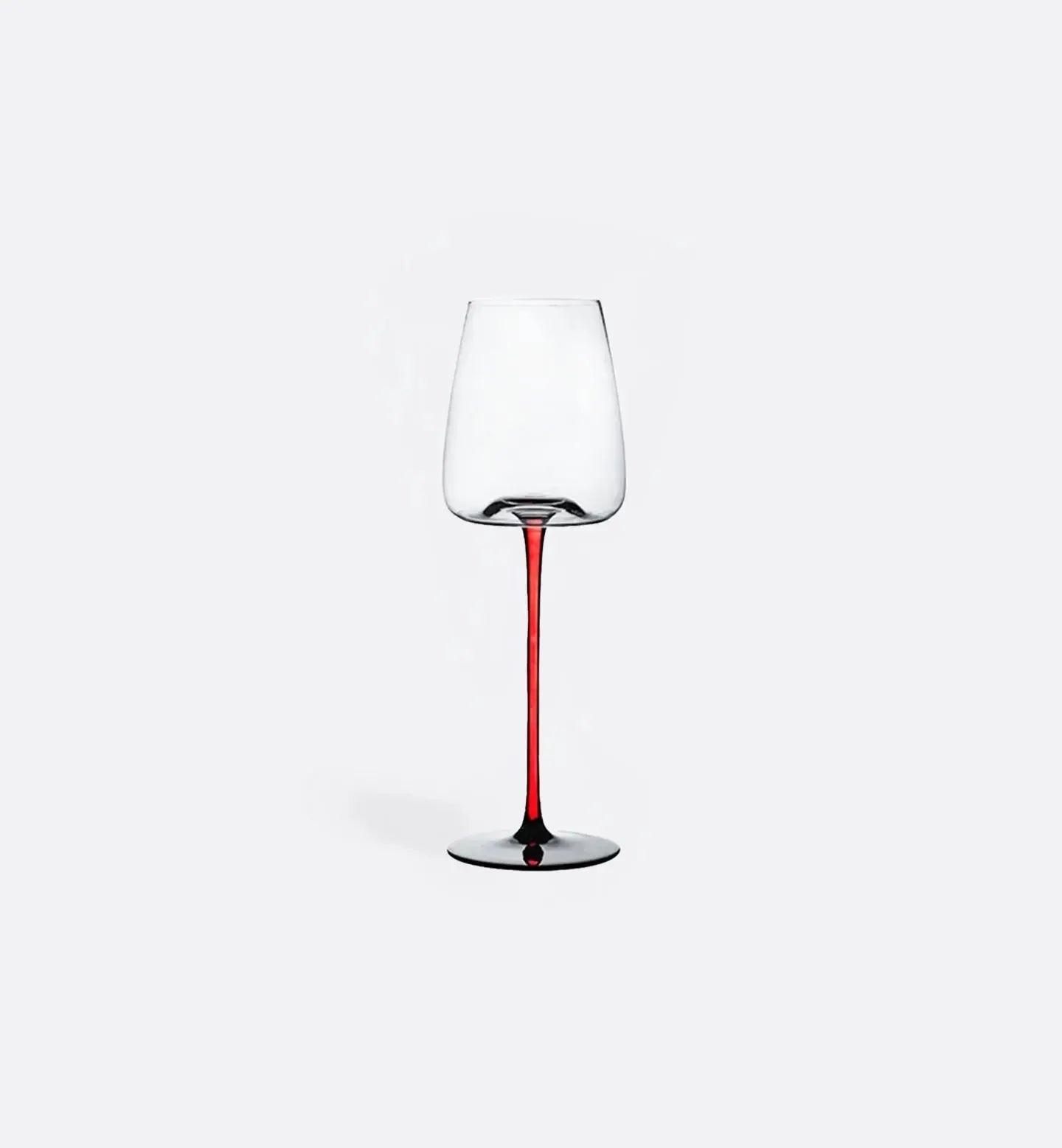 Verre à vin rouge en cristal 340 ml, fin et équilibré avec pied rouge. Parfait pour vins légers et dégustations raffinées.