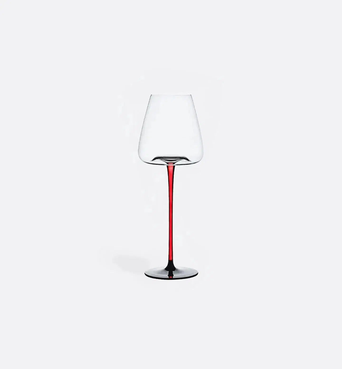 Verre à vin Cristal III 590 ml, vue de face sur fond blanc