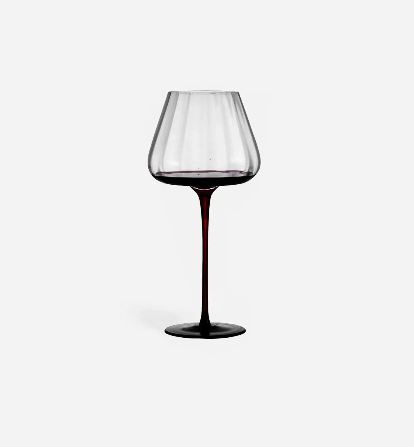 Verre à vin rouge 720ml au sommet refermé avec motif ondulé, idéal pour sublimer les arômes des grands crus et vins complexes lors de dégustations raffinées.