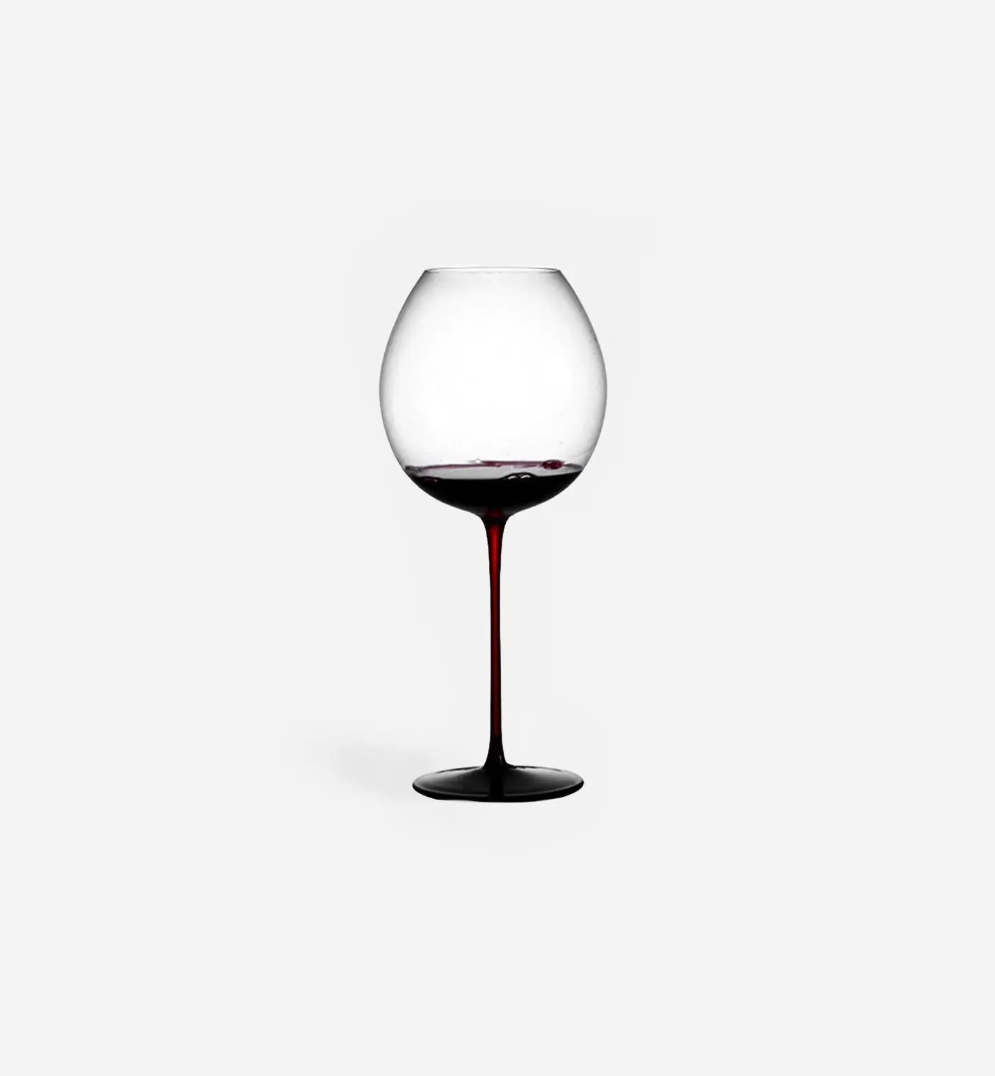 Verre à vin rouge 860 ml avec forme boule au sommet du pied, disponible en versions lisse ou ondulée. Pied rouge distinctif et design élégant pour sublimer vos dégustations.
