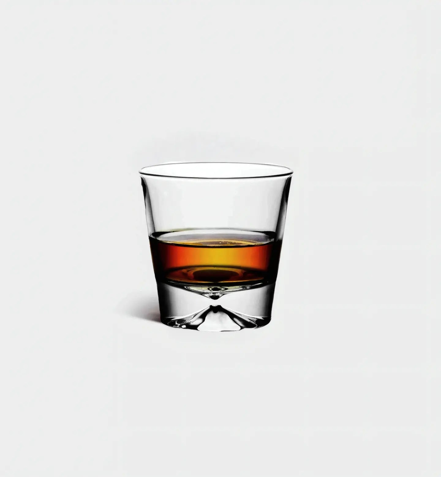 Verre à whisky 300 ml au design classique et épuré. Idéal pour scotch, bourbon ou cocktails. Élégance sobre pour dégustation raffinée.