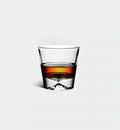 Verre à whisky Clair 300 ml, motif en relief, vue de face sur fond blanc