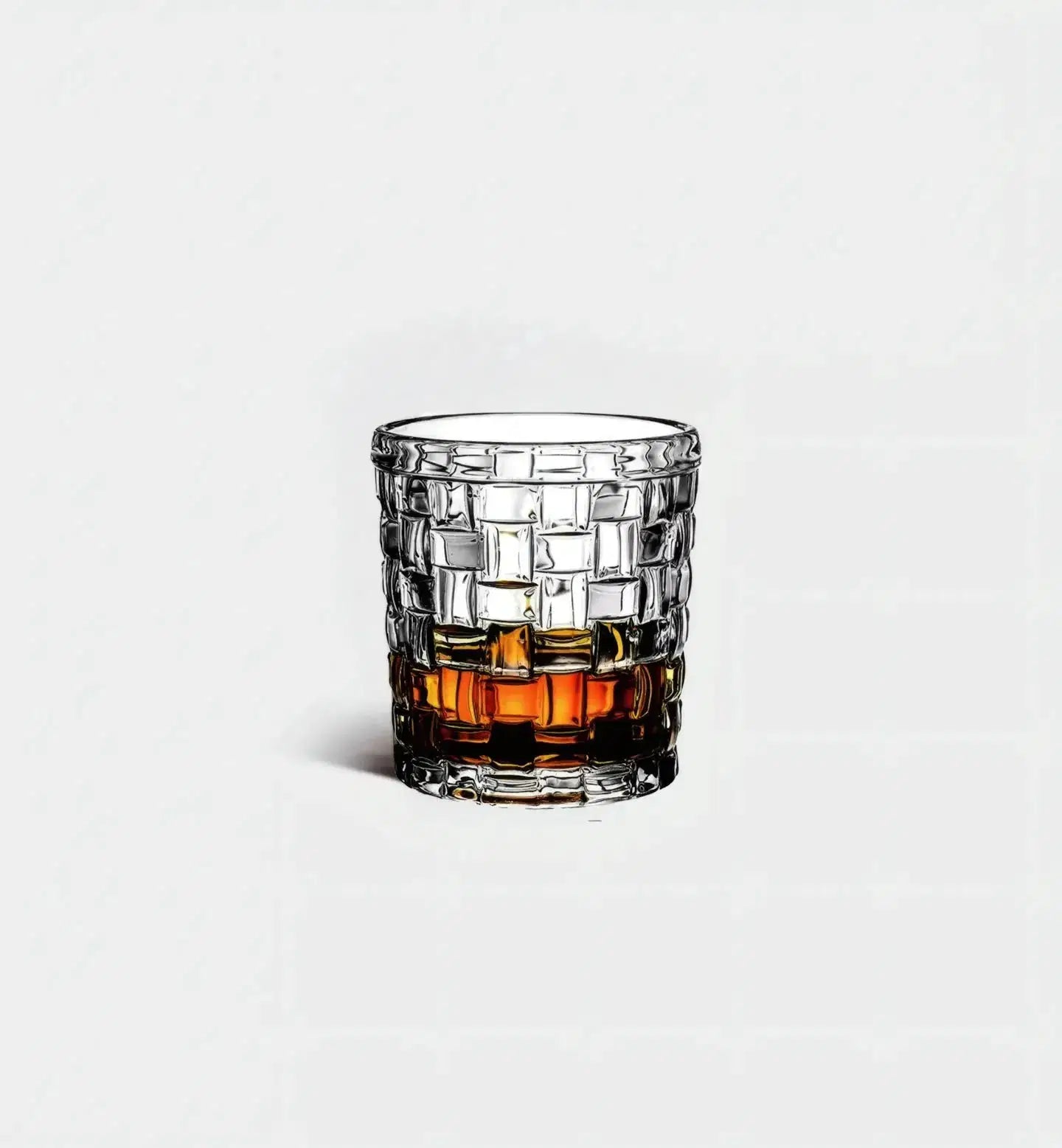 Verre à whisky 270 ml au motif tressé damier, alliant tradition et design. Parfait pour scotch, bourbon ou cocktails courts, élégant et original.
