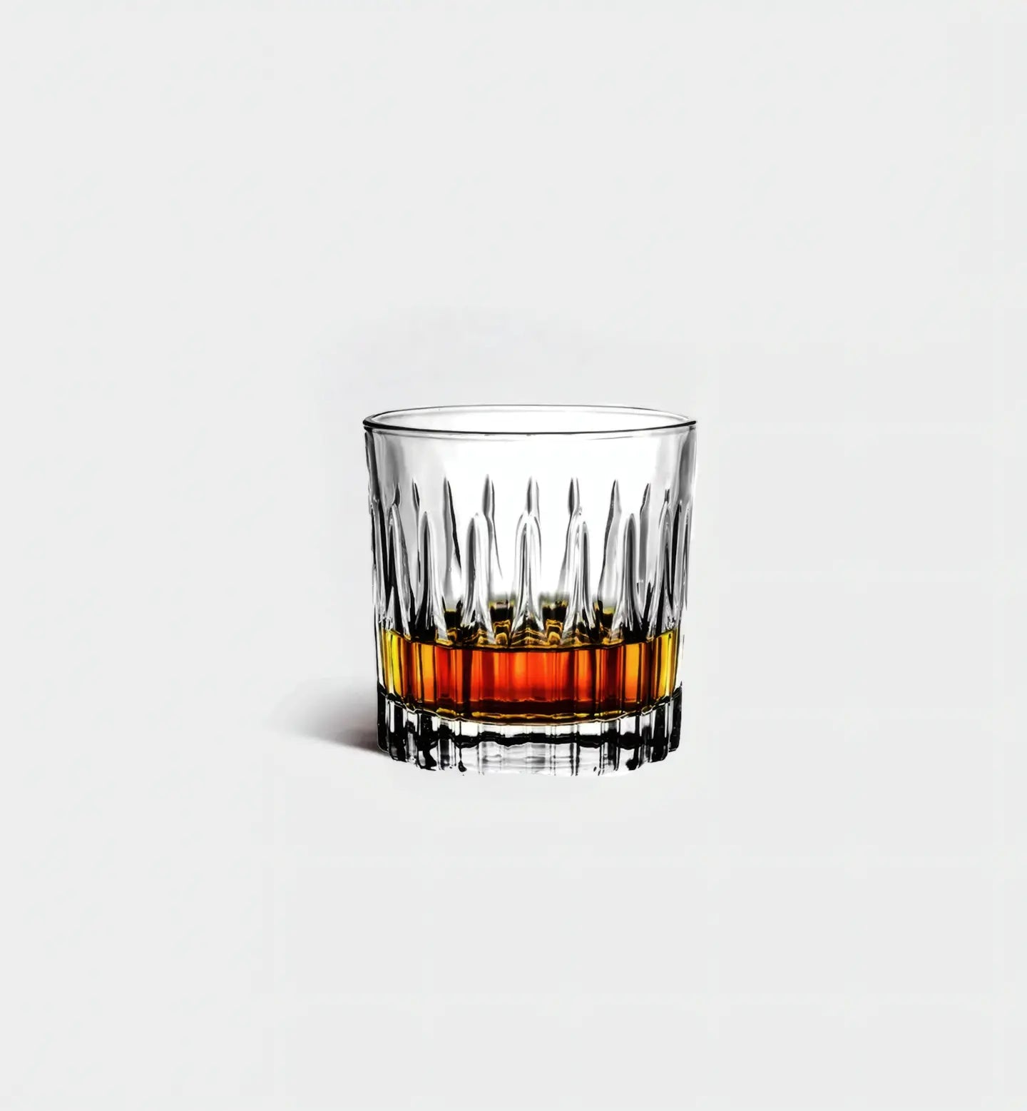 Verre à whisky 300 ml avec motif de piques gravés. Élégant, original et confortable pour sublimer vos spiritueux avec style.