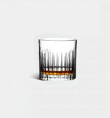 Verre à whisky Rise 310 ml, motif en relief, vue de face sur fond blanc